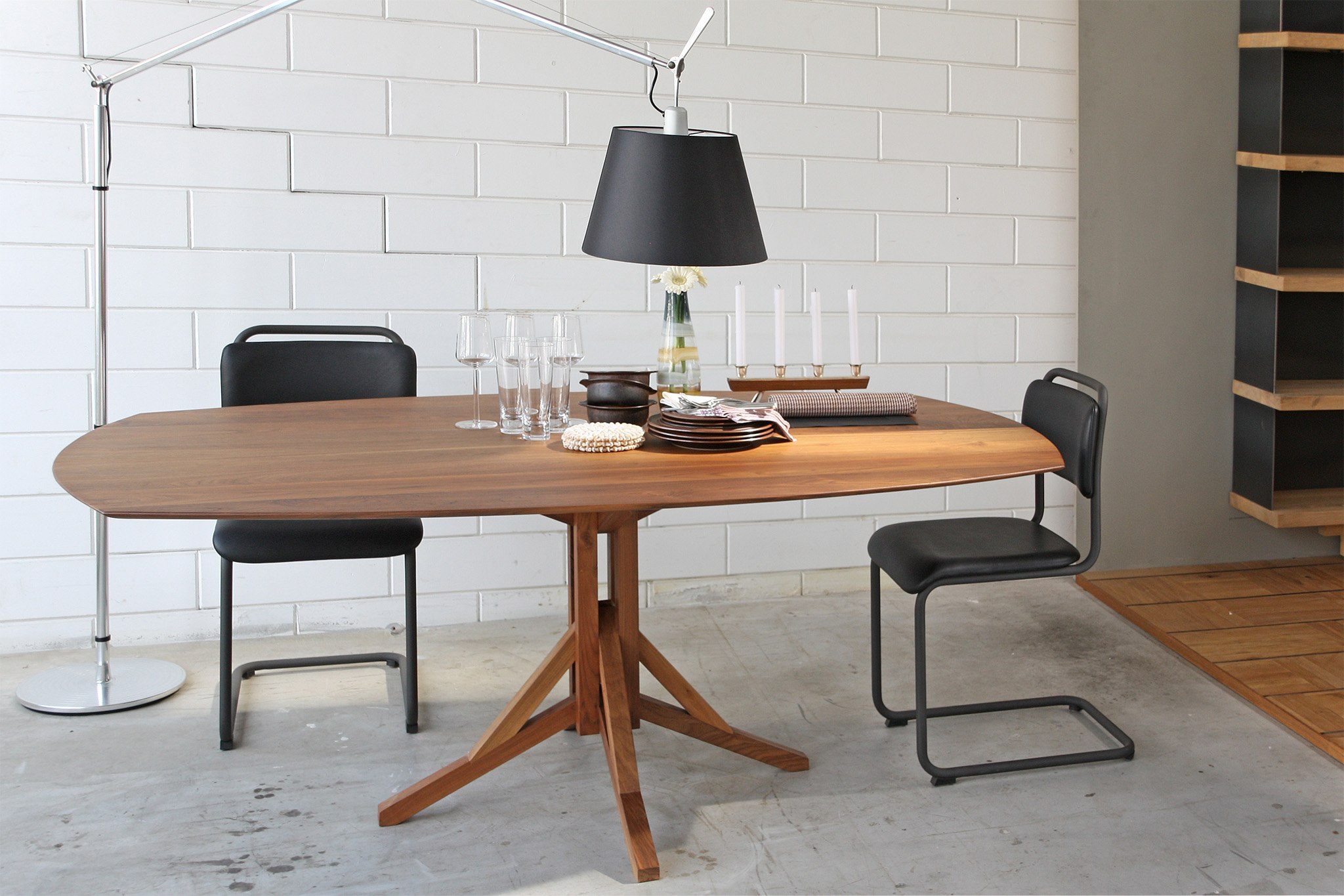  HENDRIK OVAL - dining table / design from 2013